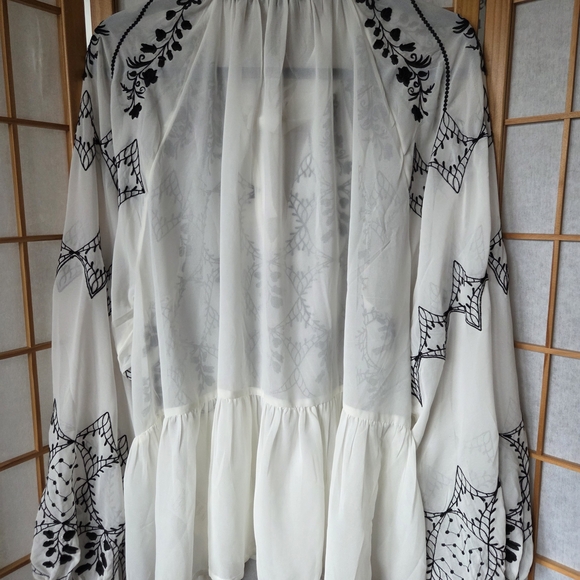 New Anthropologie White Blouse with Black Embroidery Size Large - Picture 7 of 9